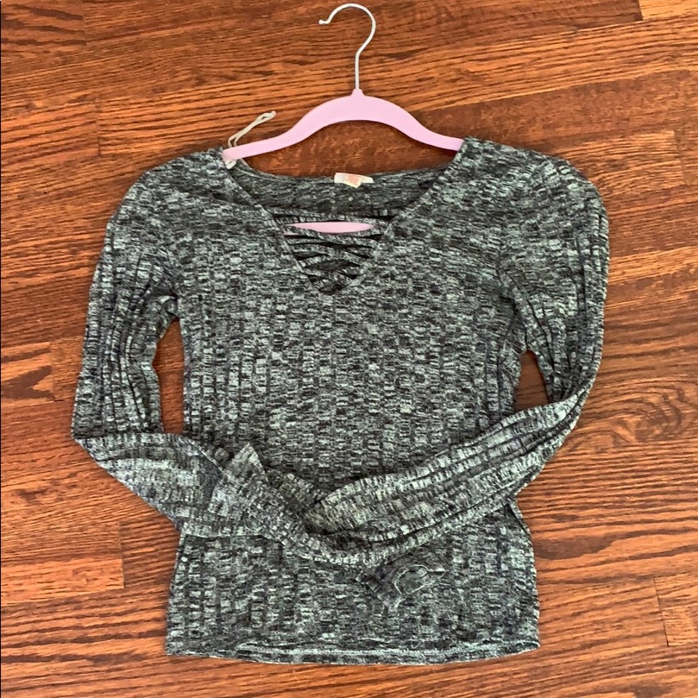 ✌️Criss cross top with ribbing✌️